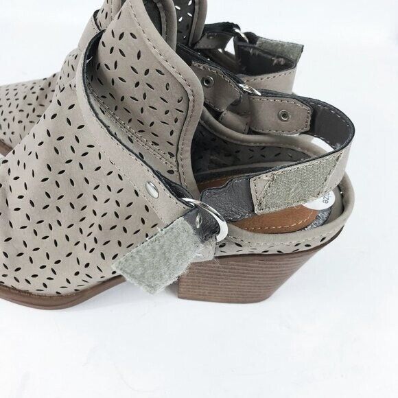 SUGAR Templer Faux Suede Gray Booties Laser Cut NWOT - Picture 6 of 9